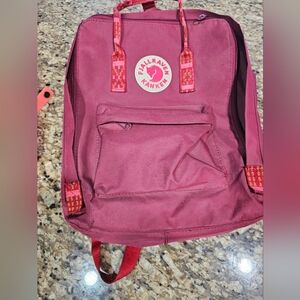 Women's Maroon FJALLRAVEN Kanken BACKPACK